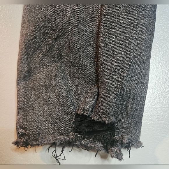 ❤️Joe's Jean Size 8 Distressed Cut-off 🩷 - Picture 3 of 11